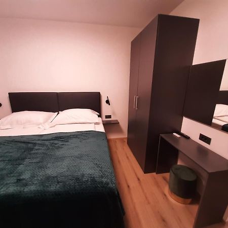 Apartman Mate Lopar Eksteriør bilde